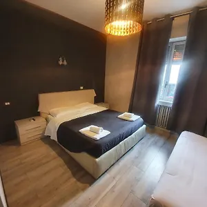2* Pensión Sira House